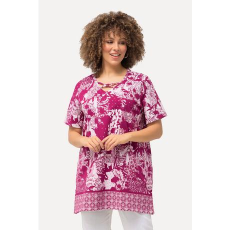 Ulla Popken  T-shirt con stampa patchwork, laccetti, scollo a V e mezze maniche 