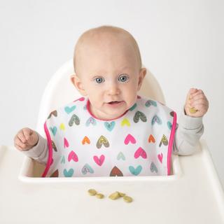 Kushies  Lätzchen ohne Ärmel CleanBib Herz & Chevron 