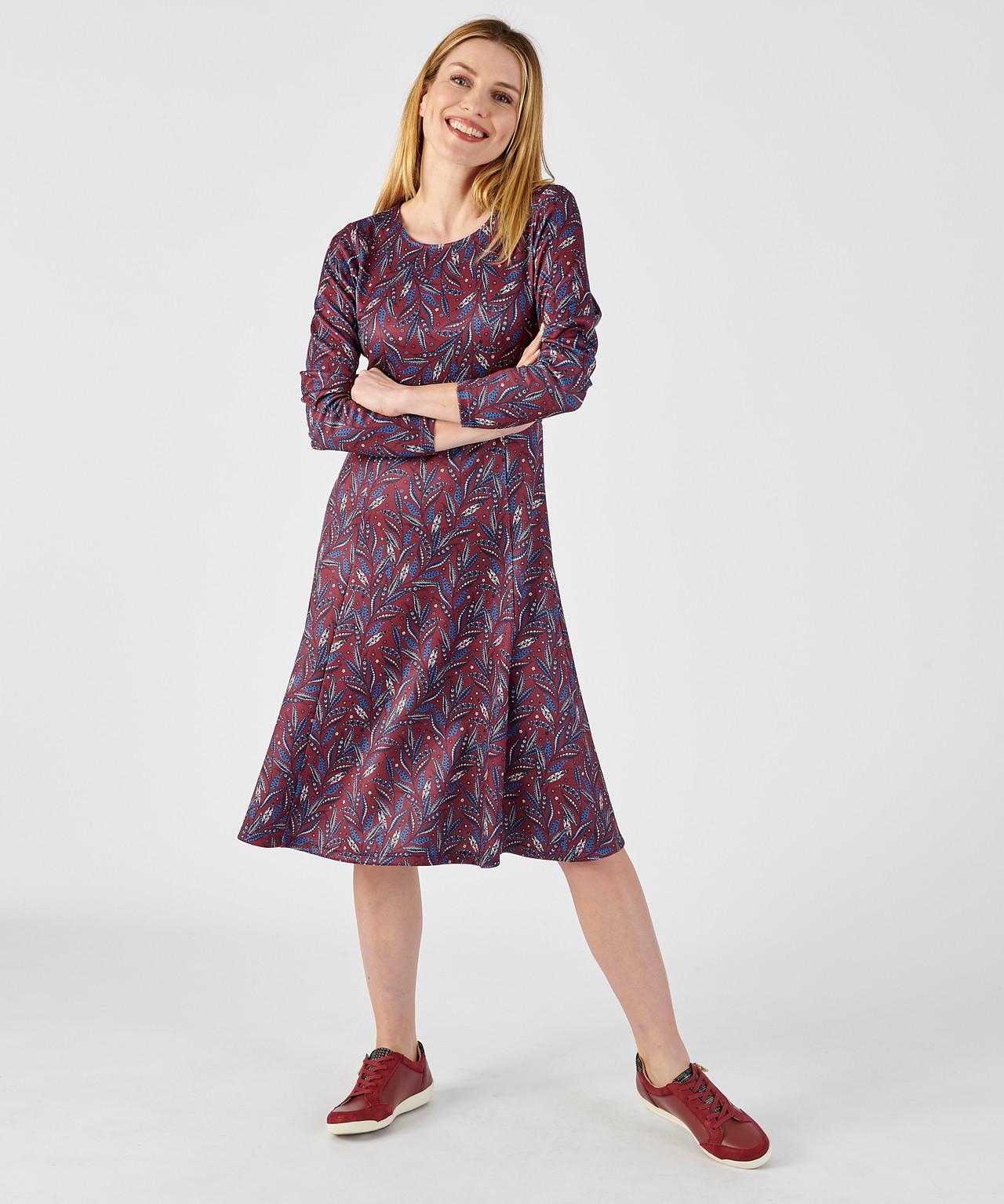 Image of Kleid Mit Rundhalsausschnitt, Langen Ärmeln Und Schwingendem Rock. Damen Rot 42