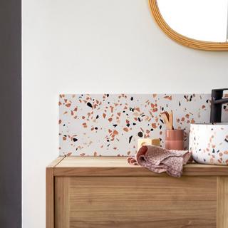 Tikamoon Fliesenspiegel aus Premium-Terrazzo Brown 120 cm Ava  