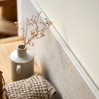 Tikamoon Fliesenspiegel aus Premium-Terrazzo White 145 cm Ava  