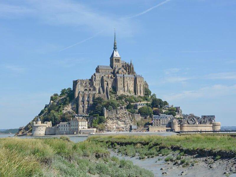 Smartbox  Visite guidée de 2h pour 2 du mont Saint-Michel, son abbaye et son village médiéval - Coffret Cadeau 