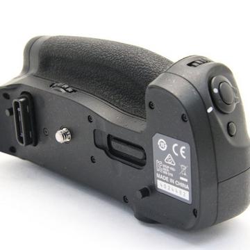 Nikon MB-D18 Multi-Power Battery Pack