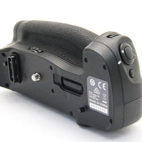 Nikon  Nikon MB-D18 Multi-Power Battery Pack 