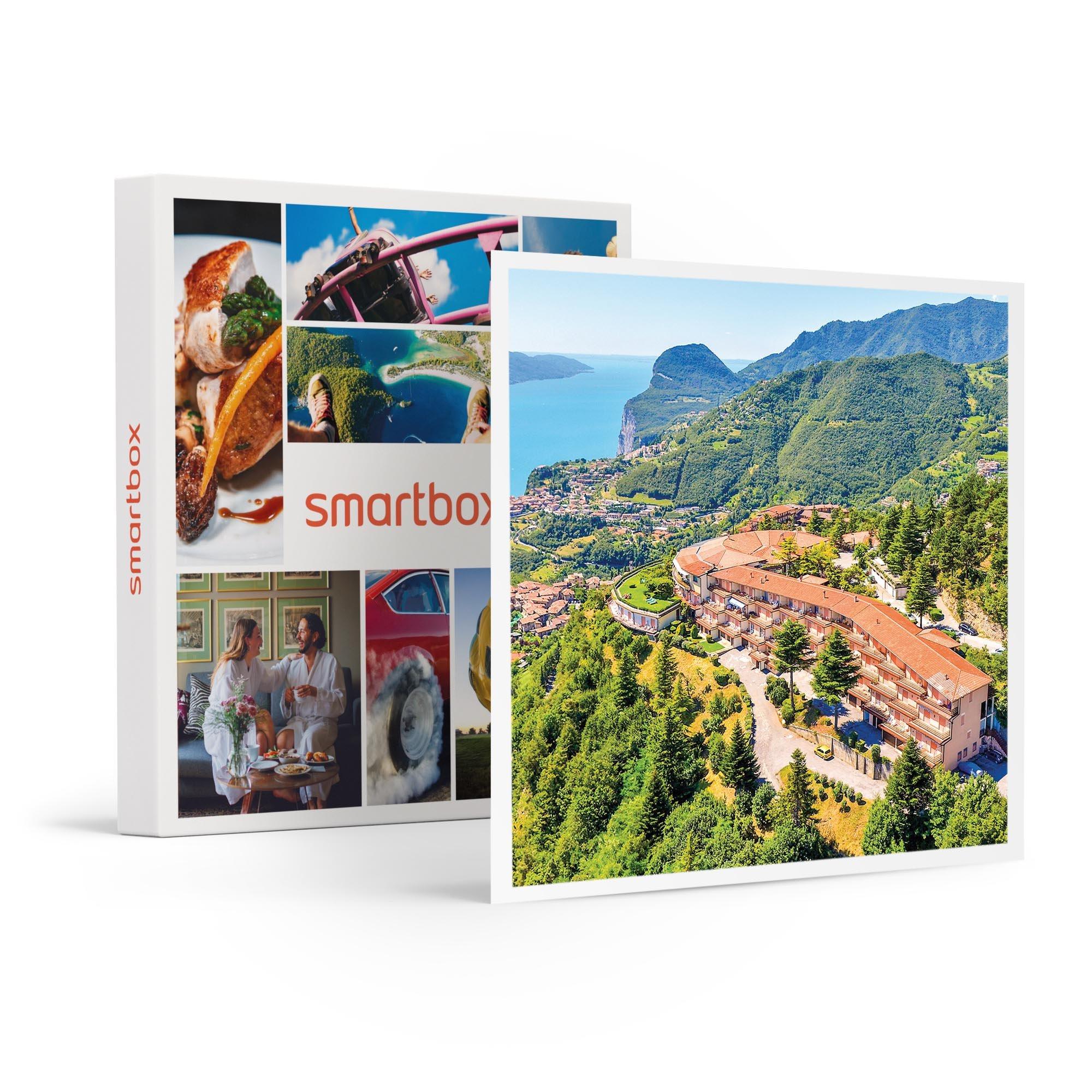 Image of Zweisamkeit Am Gardasee: 1 Übernachtung In Einem 4-sterne-hotel Mit Nutzung Des Wellnessbereichs Und Einer Flasche Wein Als Präsent - Geschenkbox Unisex