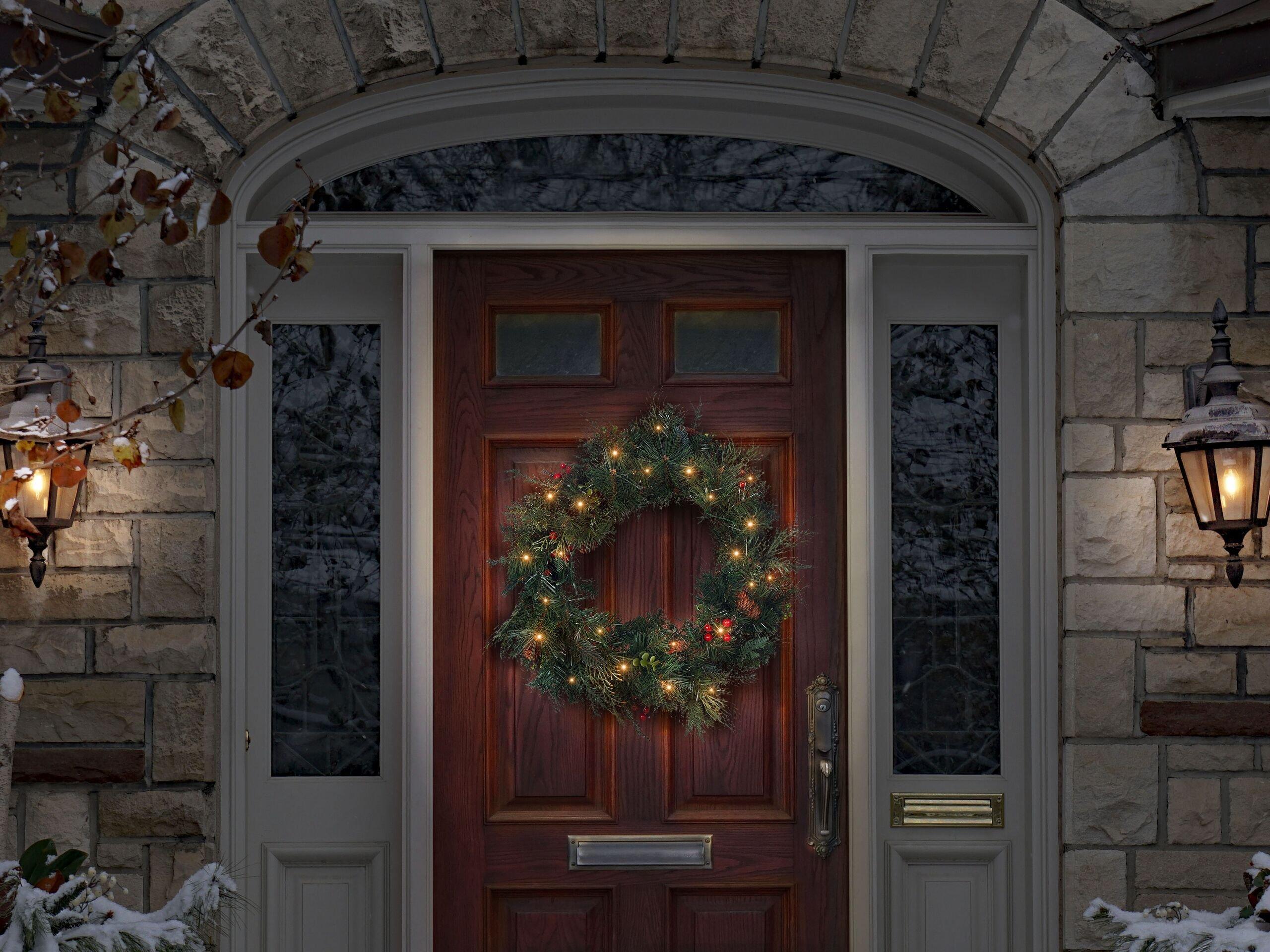 Beliani Couronne de Noël en Matière synthétique ELBRUS  