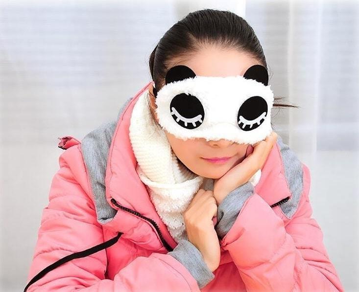 eStore  Eyes Closed Panda, Flauschige Schlafmaske für Reisen und Entspannung 