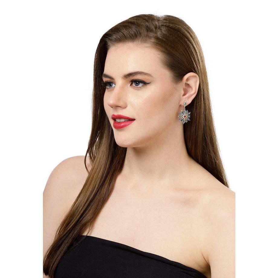 AVANT-GARDE PARIS  Hellgrüne Florale Tropfenohrringe 