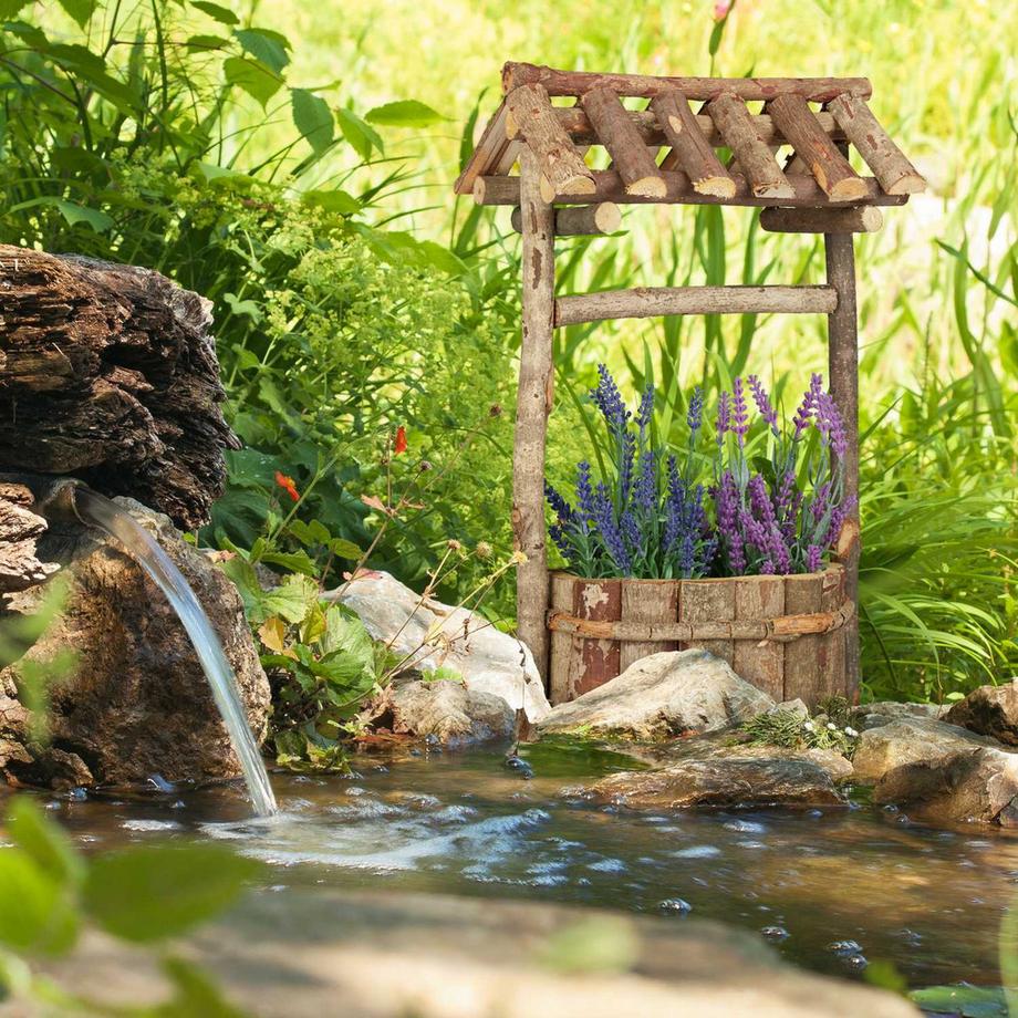 B2X  Jardin avec fontaine en bois 