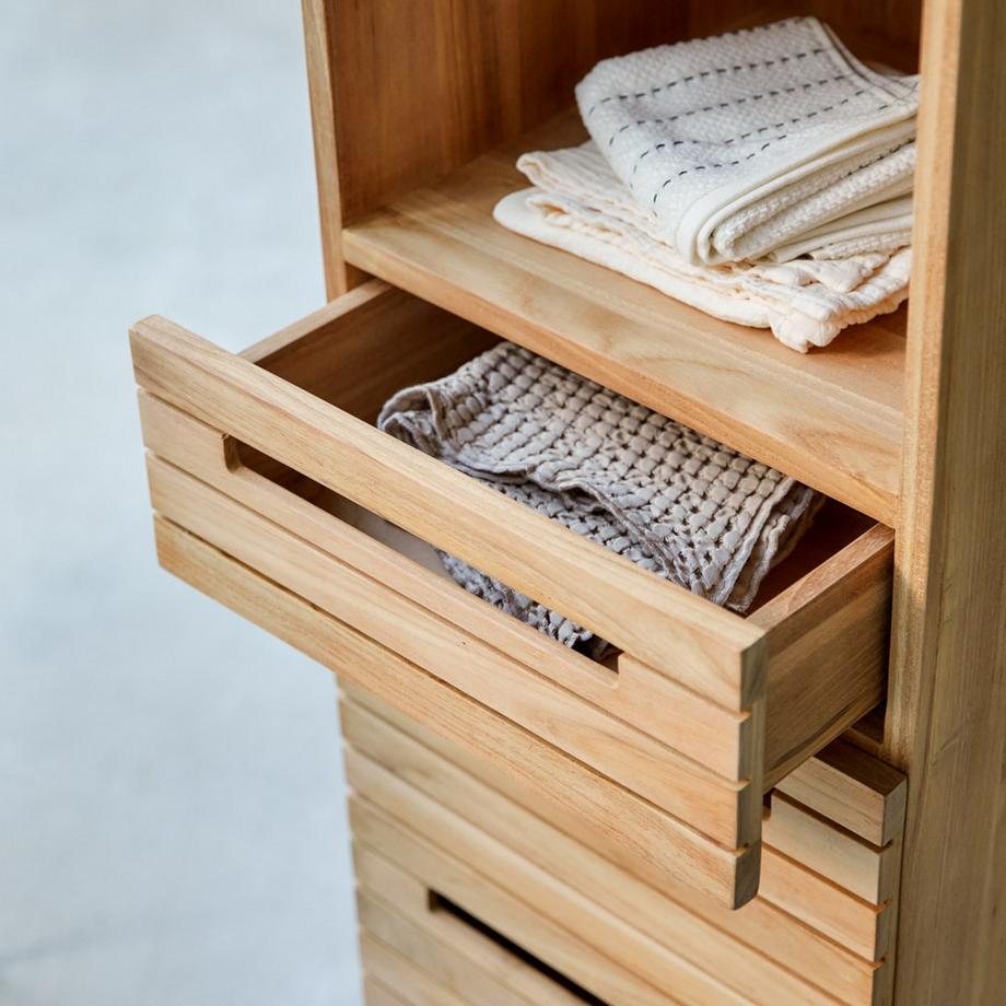 Tikamoon Hochschrank aus massivem Teakholz Slats  