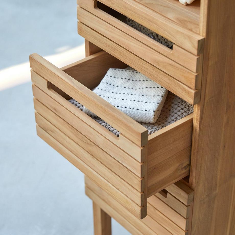 Tikamoon Hochschrank aus massivem Teakholz Slats  