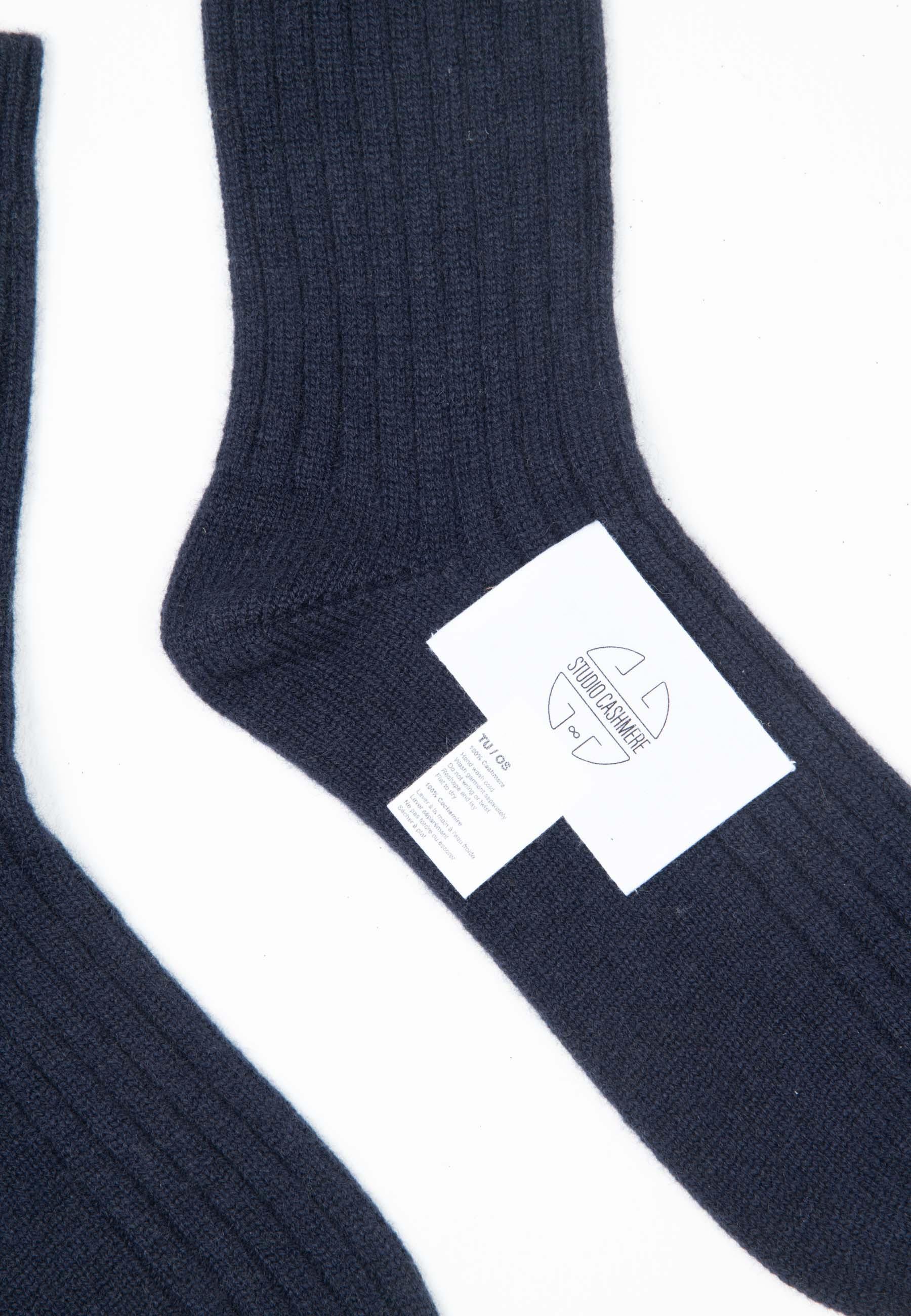 Studio Cashmere8  UNI 13 Strumpf aus traditioneller Rippe 4 Fäden - 100% Kaschmir 