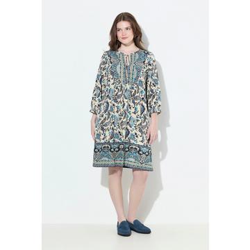 Abito dal taglio svasato con stampa in stile boho, scollo a girocollo e maniche a 3/4