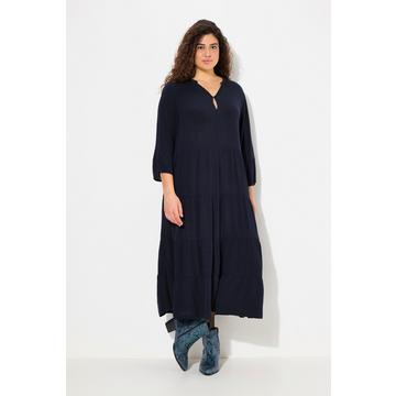 Robe avec col tunisien, manches 3/4 volantées, coupe évasée