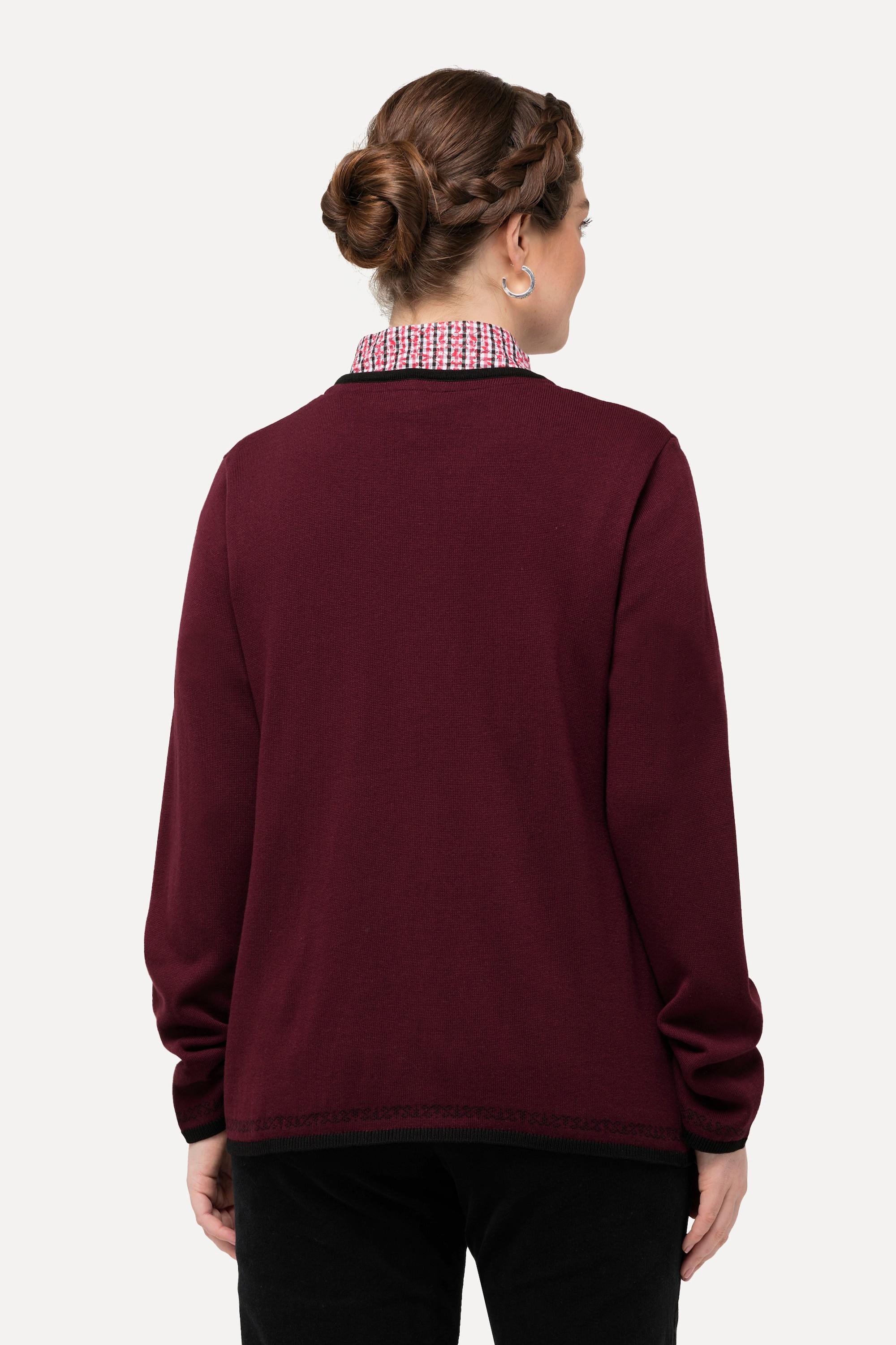 Ulla Popken  Cardigan s'inspirant des tenues traditionnelles bavaroises. Coupe Classic Fit, col rond. Motif aux extrémités. 