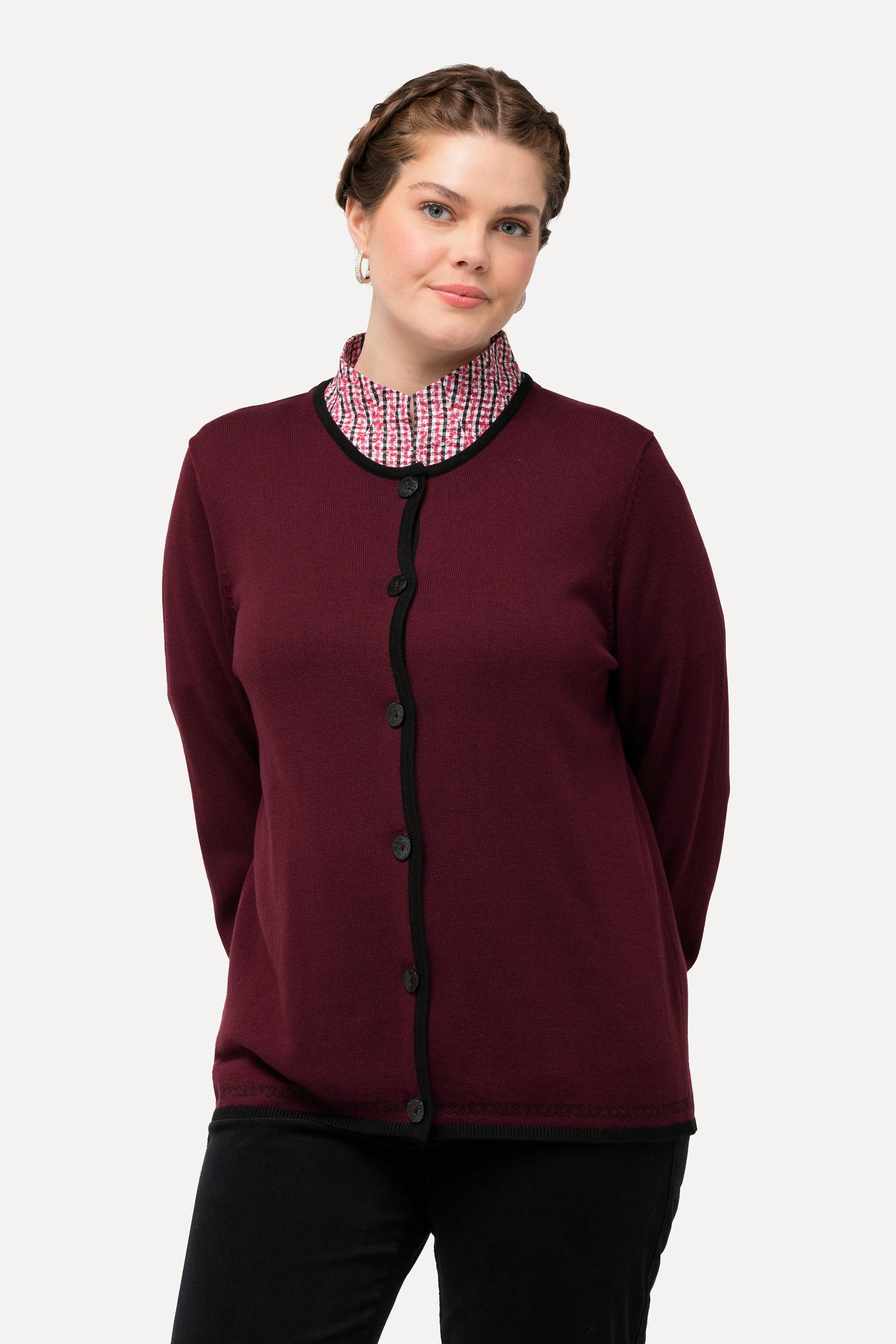 Ulla Popken  Cardigan s'inspirant des tenues traditionnelles bavaroises. Coupe Classic Fit, col rond. Motif aux extrémités. 