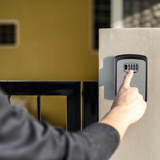 Northio Armadietto portachiavi con serratura a codice a quattro cifre  