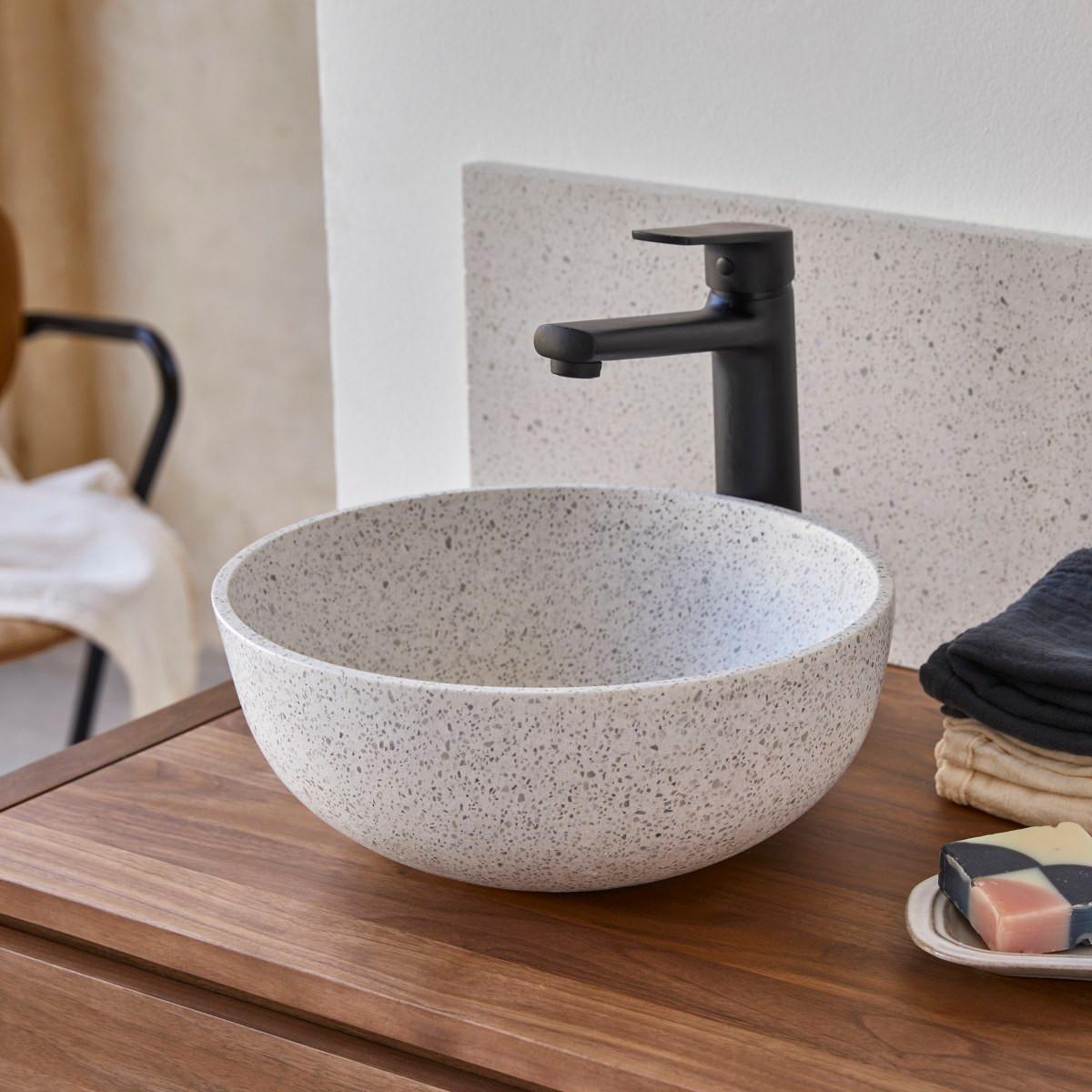 Tikamoon Lavabo rotondo in battuto di terrazzo premium white Elea  