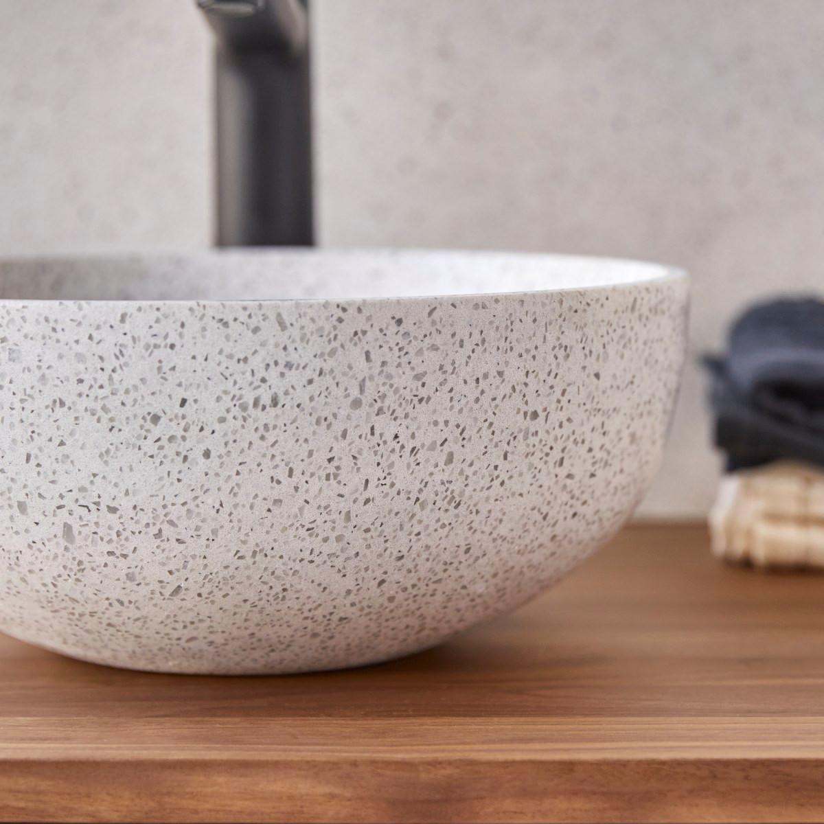 Tikamoon Lavabo rotondo in battuto di terrazzo premium white Elea  