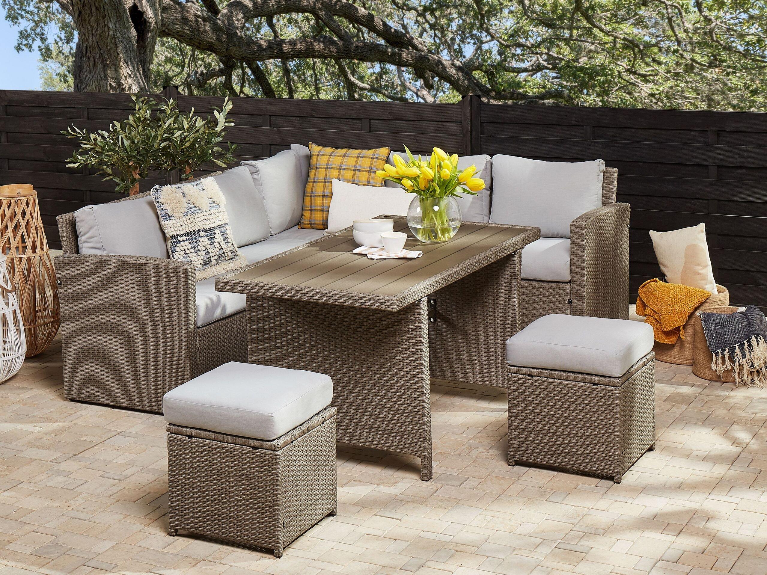 Beliani Lounge Set mit Tisch aus PE Rattan Retro BARDI  