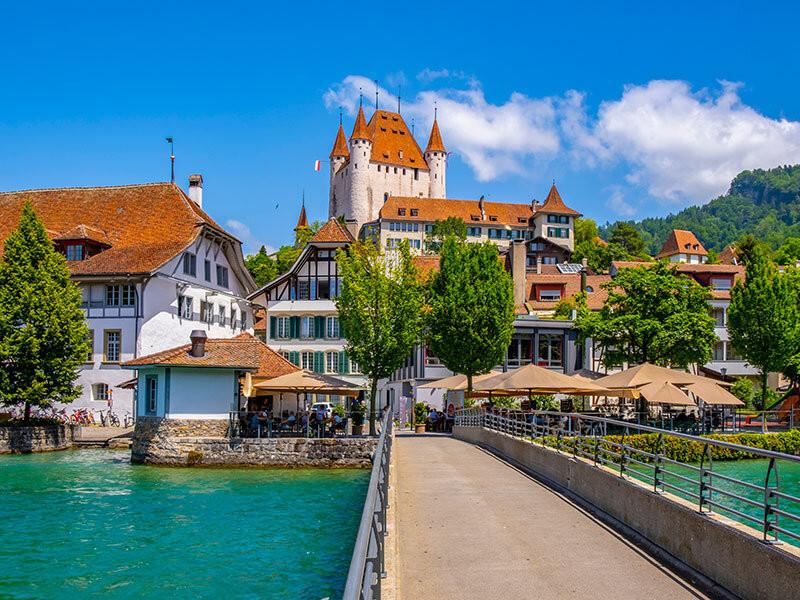 Smartbox  Romantischer Aufenthalt in einem Zimmer mit Aussicht, mit Dinner und Prosecco für 2 Personen in Thun - Geschenkbox 