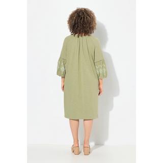Ulla Popken Robe en jersey brodée coupe évasée col tunisien manches 3/4  