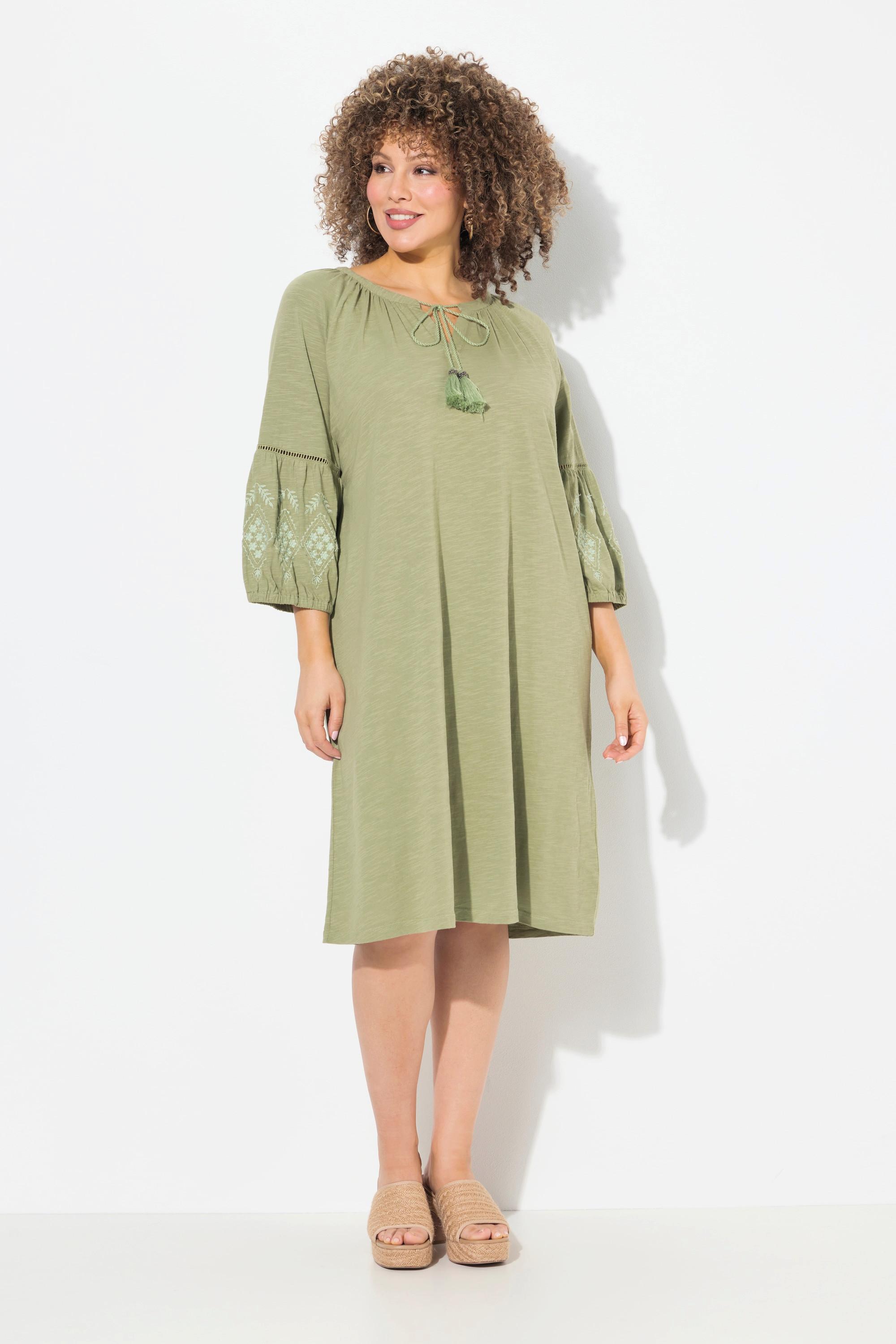 Ulla Popken Robe en jersey brodée coupe évasée col tunisien manches 3/4  