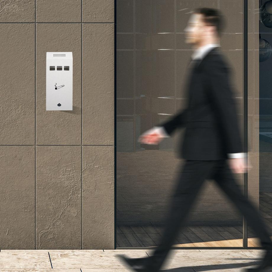 B2X Posacenere con parete bianca  