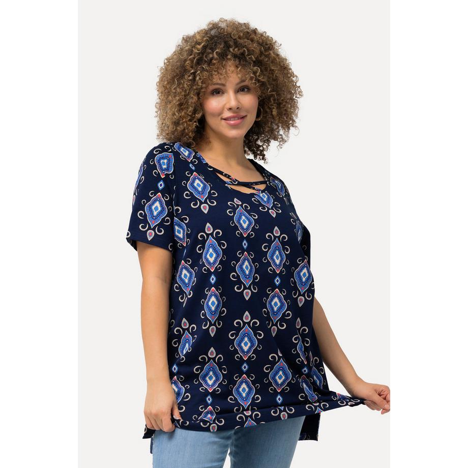 Ulla Popken T-shirt long Imprimé Graphique Rubans Fantaisie Col Rond Manches Courtes  