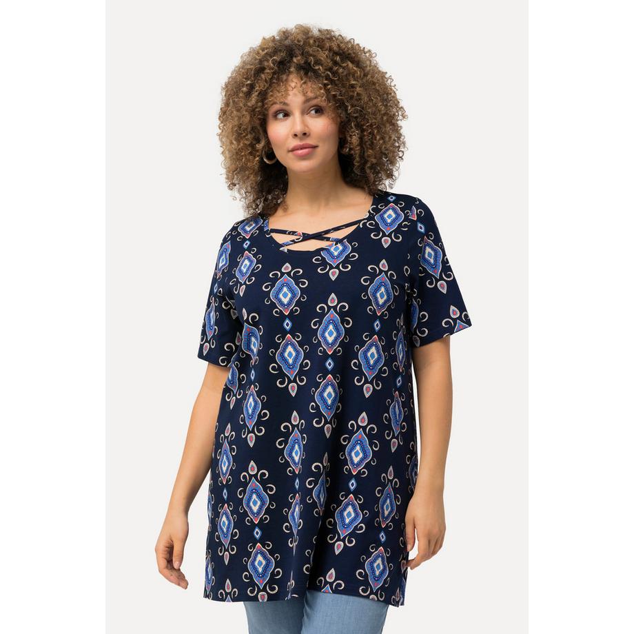 Ulla Popken T-shirt long Imprimé Graphique Rubans Fantaisie Col Rond Manches Courtes  