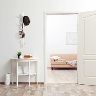 B2X Appendiabiti bianco a forma di albero  