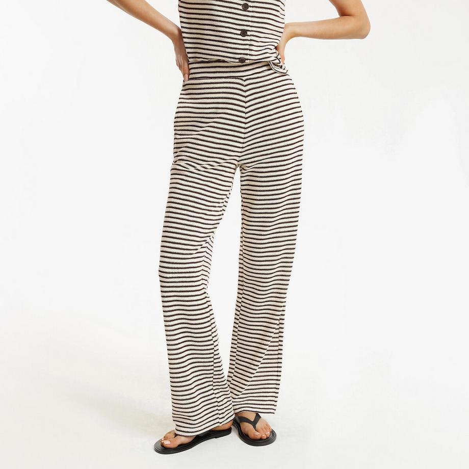 Weite Hose aus gestreiftem Strick