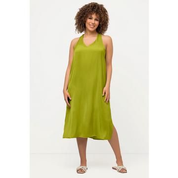 Robe midi sans manches. Silhouette en A, décolleté en V.