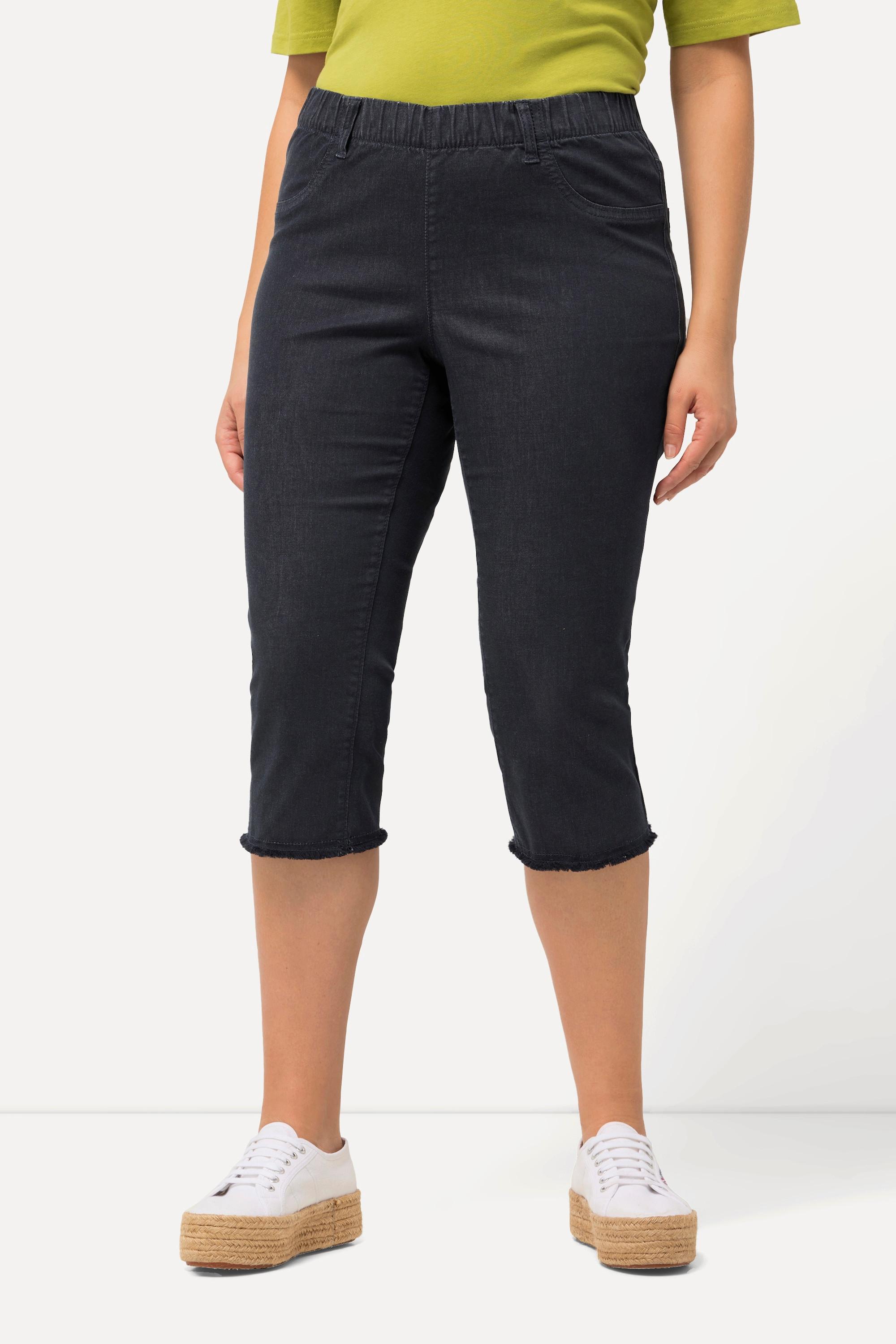 Ulla Popken  Pantaloni Capri a 7/8 modello Sienna in tessuto elasticizzato con orli sfrangiati e taglio della gamba aderente 