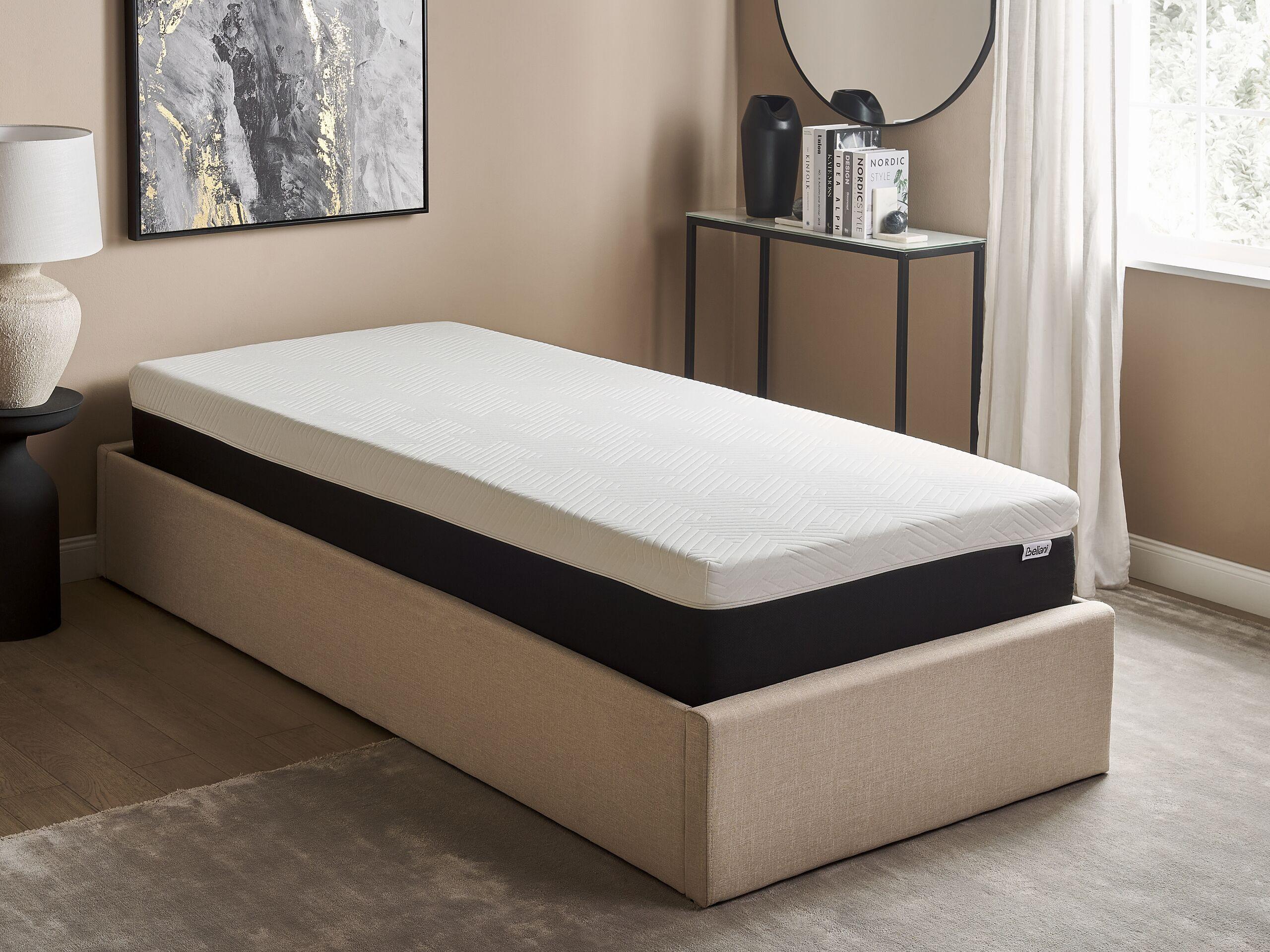 Beliani Matelas en mousse de gel en Mémoire de forme SPONGY - Dur  