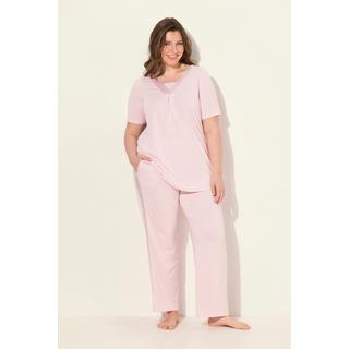 Ulla Popken  Pyjama à manches courtes et col V. Détails en satin 