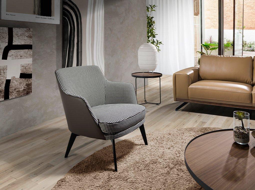 ANGEL CERDA Fauteuil en similicuir brun chocolat et tissu noir et blanc  