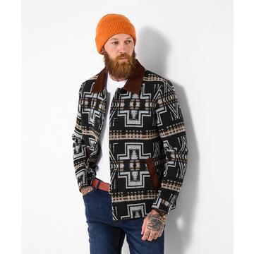 Rustikale, mehrfarbige Jacke mit langen Ärmeln