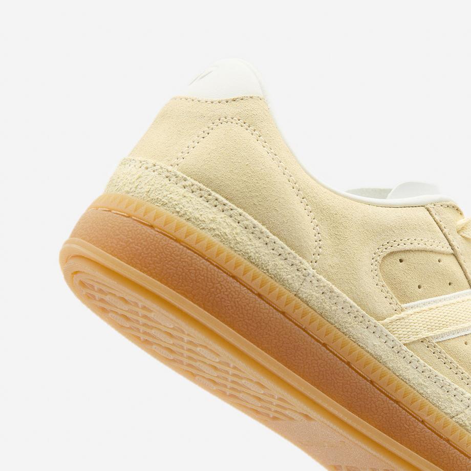 DECATHLON  Turnschuhe  aus Wildleder Player 80 gelb 