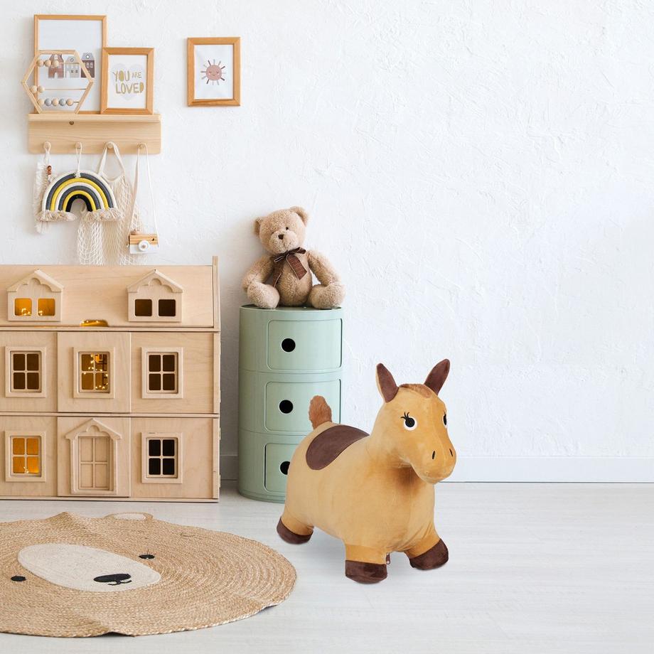 Northio  Cheval sauteur avec casquette 