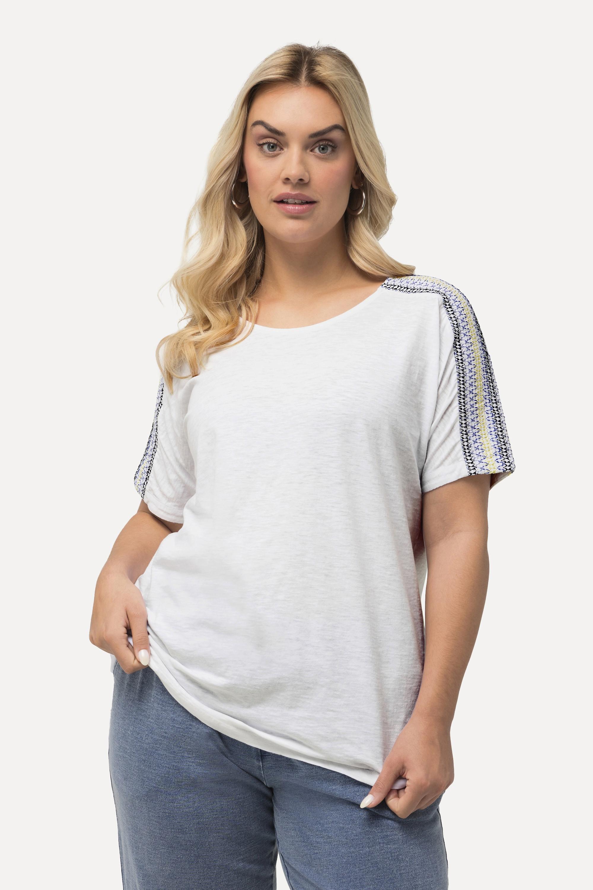 Ulla Popken  T-shirt con ricami, spalle a punto smock, scollo a girocollo e mezze maniche 