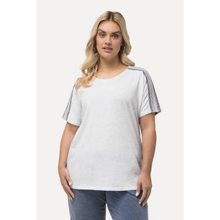 Ulla Popken  T-shirt con ricami, spalle a punto smock, scollo a girocollo e mezze maniche 