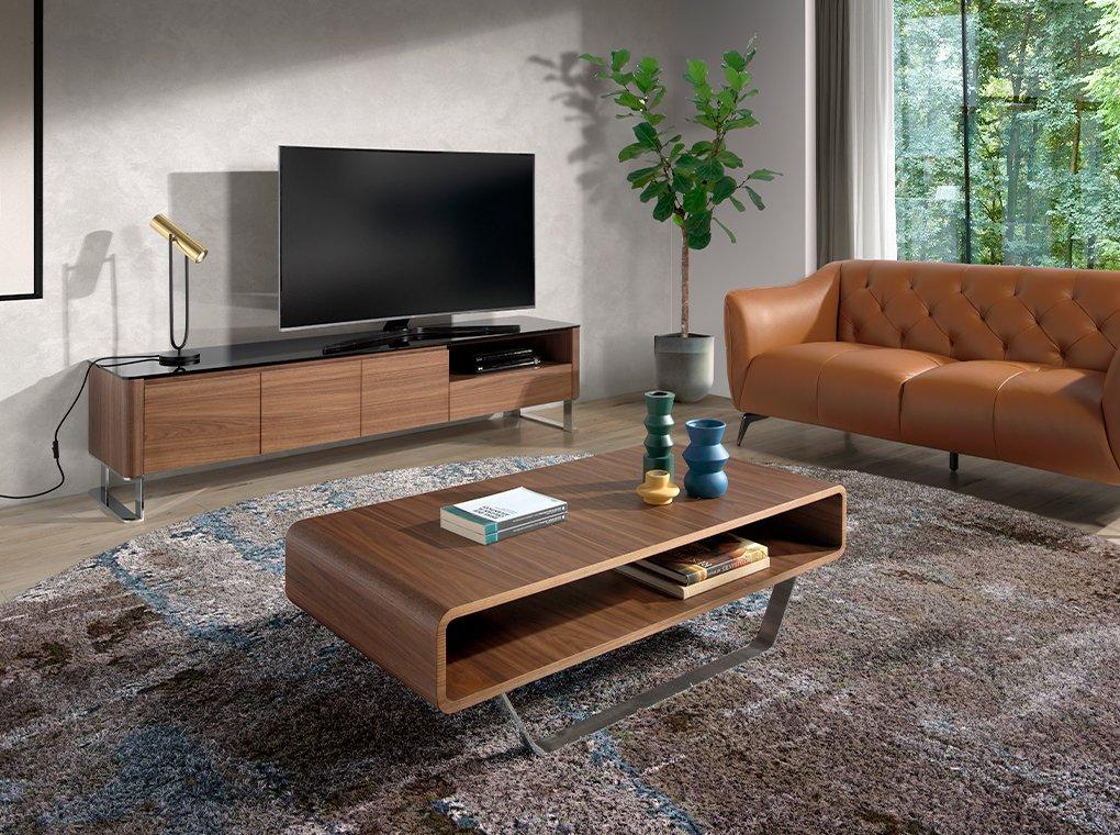 ANGEL CERDA Table basse rectangulaire en noyer et acier chromé  