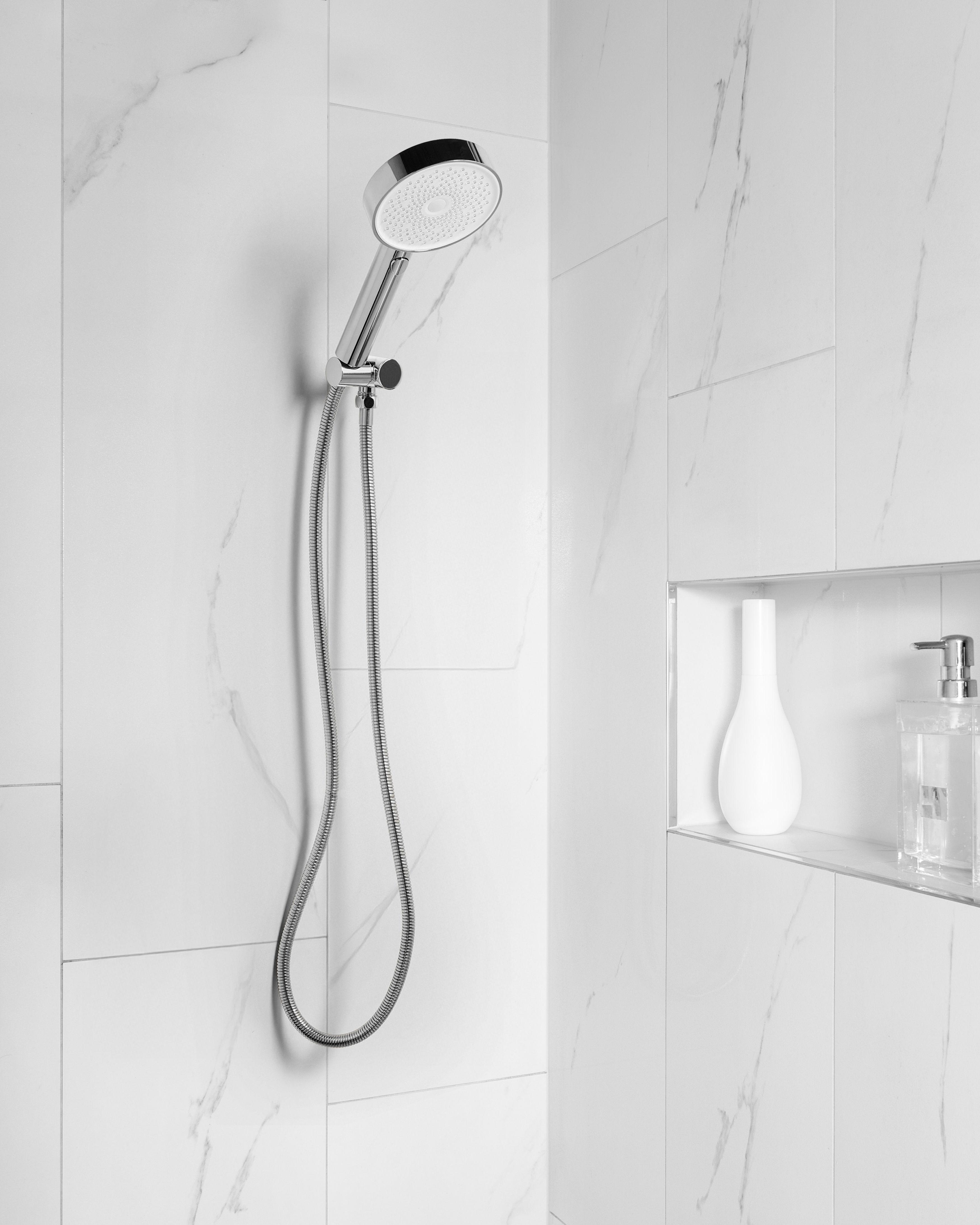 Beliani Duschkopf mit Schlauch aus ABS (robuster Kunststoff) Klassisch UYUCA  