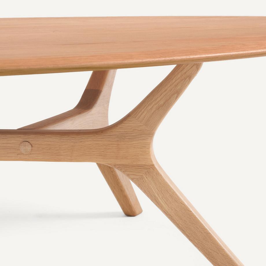 AM.PM Ellipsenförmiger Couchtisch MARICIELO aus massiver Eiche  
