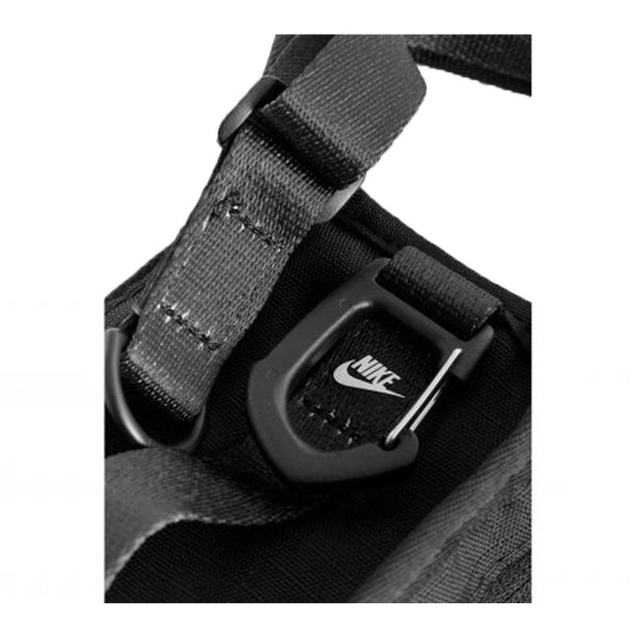 NIKE Club Mobilfontasche  