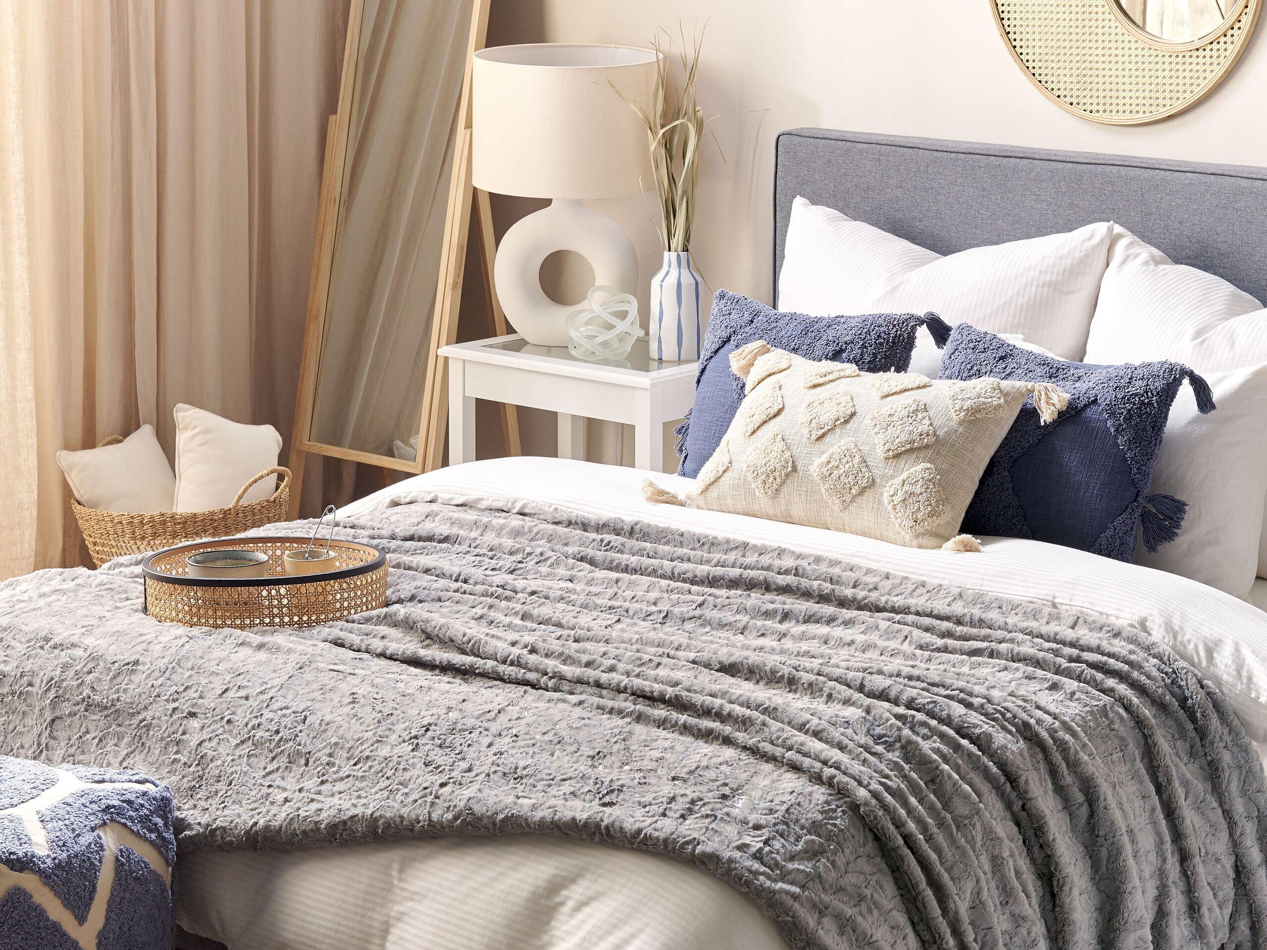 Beliani SARASWATI Couverture en Polyester  