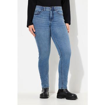 Jeans modello Sarah in comodo tessuto elasticizzato con taglio della gamba aderente e cintura comoda