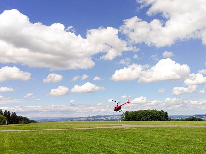 Smartbox  Zwischen Wolken, Gipfeln und atemberaubender Aussicht: Helikopterflug um den Uetliberg und über Zürich - Geschenkbox 