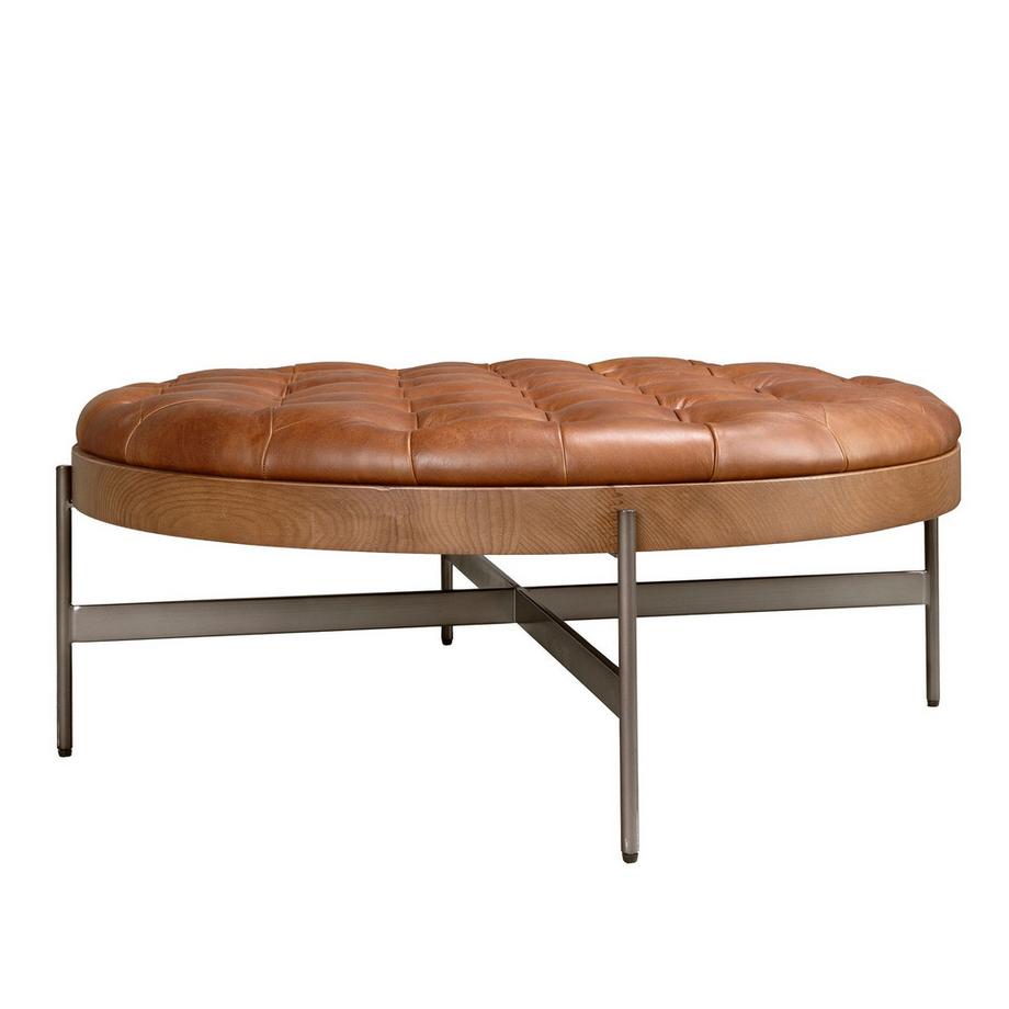 ANGEL CERDA Table basse ronde en cuir brun foncé, noyer et acier foncé  